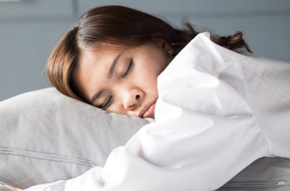 Tidur Benar-Benar Bisa Turunkan Berat Badan, Ini Alasannya