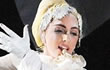 Lady GaGa Tampil Dengan Balutan Renda Putih Saat Konser di Tokyo