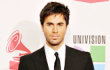 Enrique Iglesias Anggap Menulis Lagu Adalah Hal Yang Paling Romantis