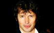 James Blunt Bakal Usir Taliban Afganistan Dengan Nyanyian Natal