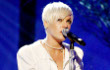 Video Musik: Pink Sampaikan Pesan Cegah Bunuh Diri di 'F**kin Perfect'