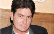 Charlie Sheen Jalani Rehab di Rumah