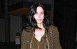 Courteney Cox Tetap Bekerja Meski Baru Operasi Lutut