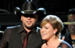 Kelly Clarkson Tunda Jadwal Rilis Albumnya