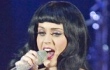 Foto: Suami Tengah Promo Film 'Arthur', Katy Perry Malah Gandeng Pria Lain