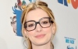 Anne Hathaway Bertobat Setelah Kecelakaan Mobil