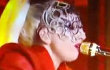 Video: Lady GaGa Mainkan Piano Dari Sepatu Stiletto Raksasa di 'The Oprah Winfrey Show'