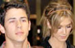 Nick Jonas Liburan Akhir Pekan Bareng Delta Goodrem