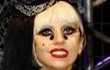 Video: Lady GaGa Makan Kertas Catatan Sebagai Camilan