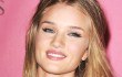 Rosie Huntington-Whiteley Pernah Dicemooh Karena Kurang Kurus