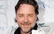 Russell Crowe Coba Turunkan Berat Badan Dengan Sepeda Statis