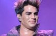 Video: Adam Lambert Persembahkan 'Outlaws of Love' Saat Manggung di Le Festival Ste-Agathe en Feux
