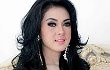 Syahrini Mulai Membiasakan Diri Mengenakan Jilbab