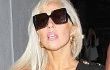 Lady GaGa Perlihatkan Gaya Anggun Lewat Gaun Versace