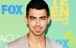 Joe Jonas Hobi Kenakan Baju Kotor Setiap Saat