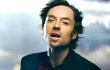 Video Musik: Darren Hayes Tersesat di Padang Pasir Saat Dendangkan 'Black Out the Sun'