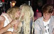 Lindsay Lohan Berciuman Bibir dengan Ibunya