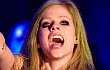 Avril Lavigne Kehilangan Suara Saat Manggung di London