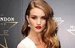 Rosie Huntington-Whiteley Sewa Tiga Pelatih Pribadi Demi Tubuh Idaman