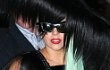 Lady GaGa Hadir dengan Wig Super Lebat di London