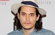 John Mayer Sembuhkan Pita Suara Lewat Operasi Tenggorokan