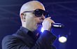 Konser Singkat Pitbull Sukses Goyang Fans Jakarta