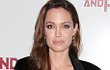 Angelina Jolie Kurang Dekat dengan Teman Wanita