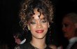 Rihanna Pamer Tindikan di Payudara Saat Pesta Tahun Baru
