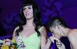 Katy Perry Cium Fans Cowok di Konser Indonesia