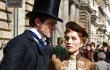 Robert Pattinson Rayu Wanita Paruh Baya di Foto 'Bel Ami'
