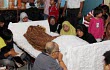 Peppy dan Arie Untung Shalatkan Ade Namnung Sebelum Dimakamkan