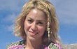 Shakira Nyaris Digigit Singa Laut
