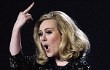 Adele Minta Maaf Acungkan Jari Tengah di Brit Awards 2012