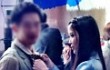 Foto IU Perhatian ke Seorang Cowok