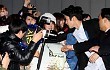 Aih, Choi Siwon Selamatkan Fans dari Celaka