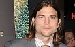 Ashton Kutcher Akan Jalan-Jalan ke Luar Angkasa