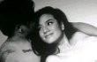 Sheila Marcia Bahagia Pose Seksi dengan Suami dan Anak
