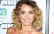 Miley Cyrus Diduga Kenakan Cincin Tunangan dari Liam Hemsworth