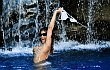 Rihanna Umbar Foto Topless Saat Liburan