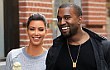 Kim Kardashian Kenakan Anting Inisial Kanye West