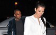 Celana Kanye West Melorot Saat Kencan