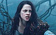 Kristen Stewart Terjebak dalam Hutan Sihir di Video 'Snow White'