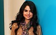 Beredar Foto Palsu Selena Gomez Ciuman dengan Cewek