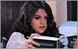 Selena Gomez Ketahuan Baca Novel Erotis