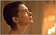 Anne Hathaway Ekspresikan Kesedihan di Trailer 'Les Miserables'