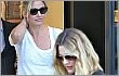 Drew Barrymore Coba Gaun Pengantin Ditemani Cameron Diaz