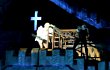 Kepala Lady GaGa Tertimpa Tiang Saat Konser di Selandia Baru
