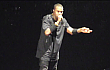 Dilempari Koin di Atas Panggung, Kanye West Marahi Penonton