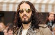 Russell Brand Lebih Pilih Cium Bibir Justin Bieber