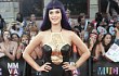 Katy Perry Malu Terima Award Kenakan Baju Semi Telanjang